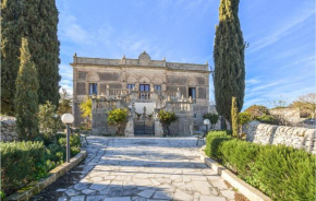 Nice home in Modica with WiFi, Outdoor swimming pool and 6 Bedrooms